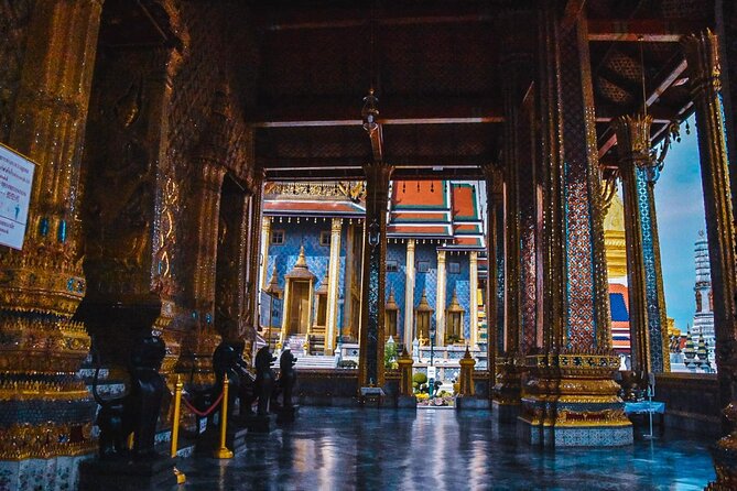 Bangkok: The Grand Palace, Wat Pho, and Wat Arun Walking Tour - Stop 1: Grand Palace and Wat Phra Kaew (Emerald Buddha)
