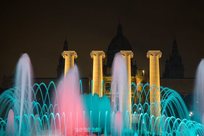Barcelona Best Views: Old Town, Cable Car and Montjuic Castle - Magic Fountain and the final sweep: what’s real right now