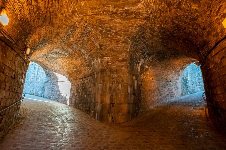 Barcelona: Walking tour with Montjuic Castle & Cable Car - Key takeaways before you go