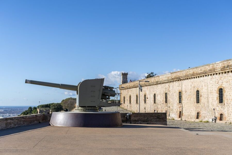 Barcelona: Walking tour with Montjuic Castle & Cable Car - Gran Teatre del Liceu and Palau Güell: Catalan modernism in walking-distance context