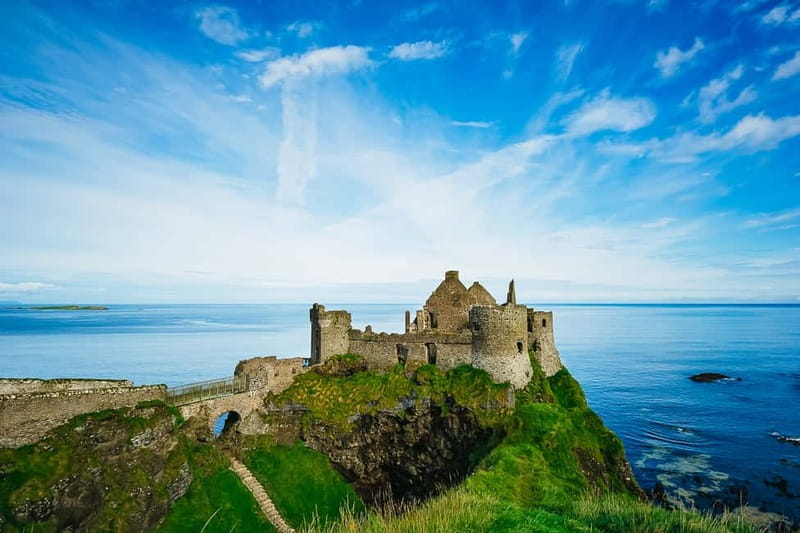 Belfast: Giant's Causeway, Dark Hedges, and Dunluce Castle - Meeting point in Belfast: where you line up at 9:15 AM