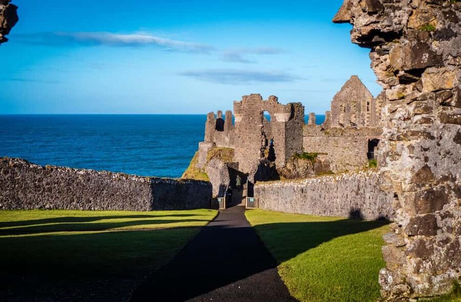 Belfast: Giant's Causeway & Irish Castles Tour -WIFI onboard - The Dark Hedges Lunch Stop: Beech Trees, Game of Thrones, and Real Seating