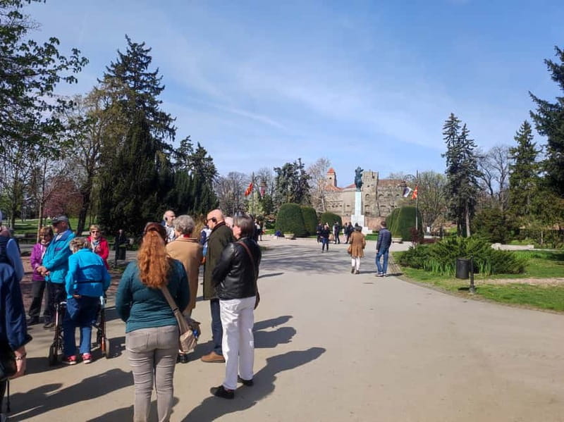 Belgrade: Guided City Tour and Kalemegdan Fortress Visit - Starting at Student Park: where the tour hands you the city map (in words)