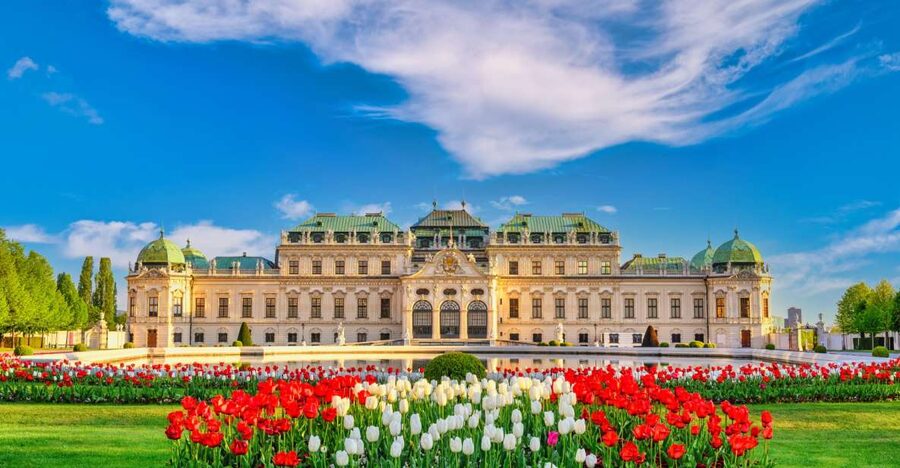Belvedere Palace: Tour with Skip-the-Line/Transfer Options - Entering Upper Belvedere: how you’ll experience The Kiss