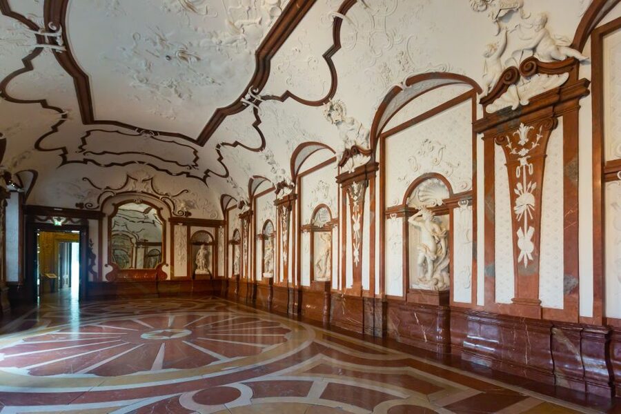 Belvedere Palace: Tour with Skip-the-Line/Transfer Options - Guide quality and group size: comfort you can feel