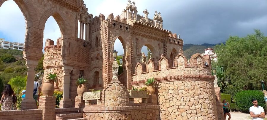 Benalmadena: Colomares Castle Tour with Entry Ticket - Castillo de Colomares architecture: different styles, one clear purpose