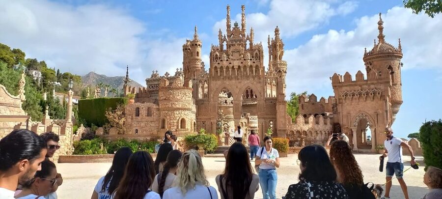 Benalmadena: Colomares Castle Tour with Entry Ticket - Meeting at the entrance and what the walk demands