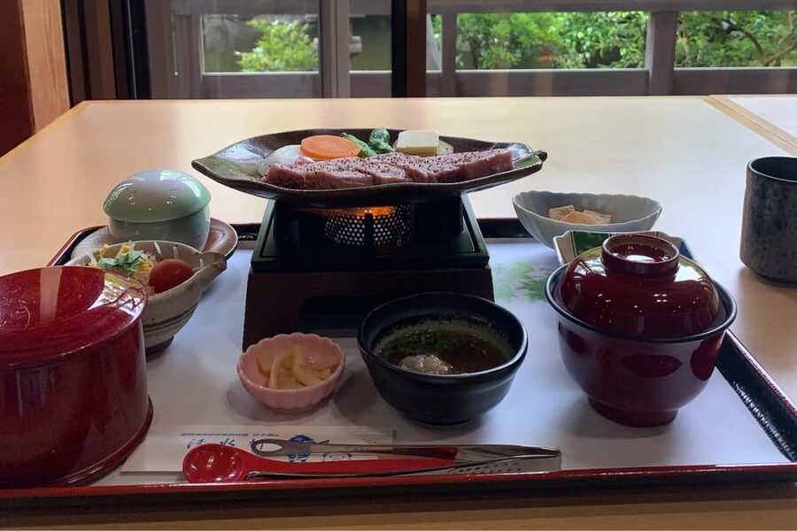 Best of Himeji Castle: 3hr Tour with Licensed Guide - Photo stops and avoiding the worst crowds