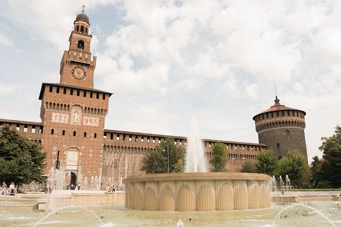 Best of Milan: 3 Icons Tour in 40 Languages + Hop On Hop Off - Walking, timing, and using those audio headsets