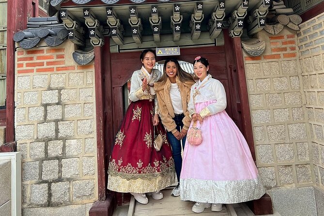 Best Things to Do - Half Day Seoul Trip (Seoul Palace & Temple) - The Guides Matter: English/Chinese Support and On-the-Ground Pacing