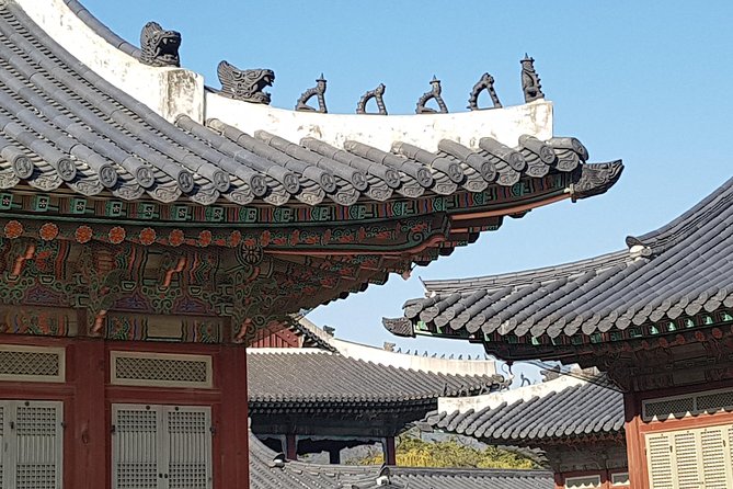 Best Walking Tour to Gyeongbok Palace Bukchon Hanok Village - Bukchon Hanok Village in 30 Minutes: Peeking Inside and Reading the Hill