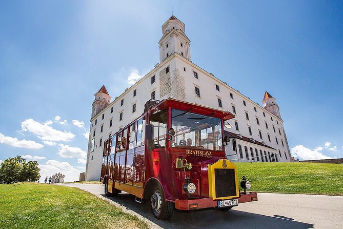 Big Castle Tour in Bratislava by Presporacik Sightseeing Vehicle - Why the Presporacik bus is a smart way up to Bratislava Castle