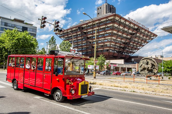 Big Castle Tour in Bratislava by Presporacik Sightseeing Vehicle - Meeting point at Námestie Eugena Suchoňa 2: how to start clean and stress-free
