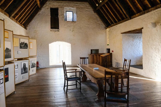 Blarney, Rock of Cashel & Cahir Castles Day Tour From Dublin - What the bus ride is like: Wi‑Fi, bathroom breaks, and timing discipline