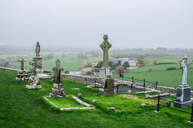 Blarney, Rock of Cashel & Cahir Castles Day Tour From Dublin - Rock of Cashel: Romanesque chapel and the medieval mix