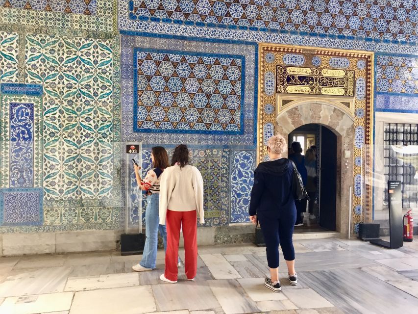Blue Mosque, Topkapı Palace and Harem Guided Tour - Meeting at Foodie-ist Cafe and Brasserie: Start Easy, Move Fast