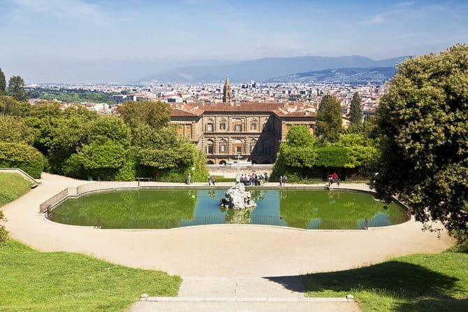 Boboli Gardens: Royal Palace Tour & Hidden Messages - Meeting at Palazzo Pitti: the smoothest way to start in Florence