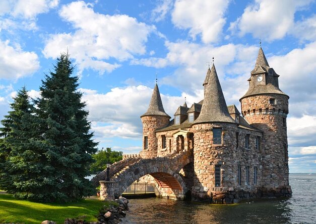 Boldt Castle and Thousand Islands Helicopter Tour - A 20-minute helicopter loop over the Thousand Islands
