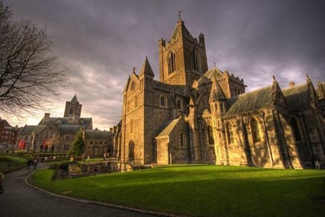 Book of Kells, Dublin Castle, Christ Church Cathedral Tour - Meet at Temple Bar and get oriented fast
