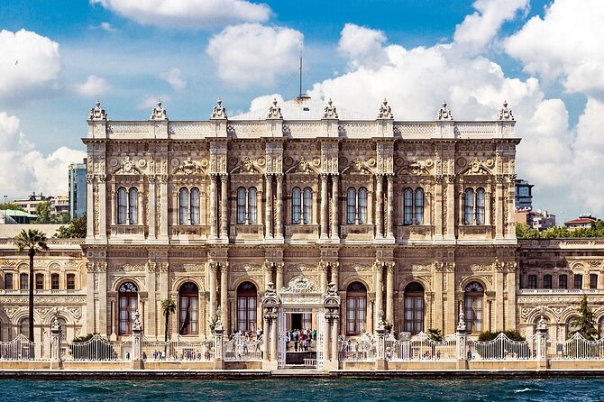 Bosphorus Cruise with Dolmabahce Palace and Istiklal Street Tour - Misir Çarşısı (Spice Market): Turkish delight and trade-route history in one stop