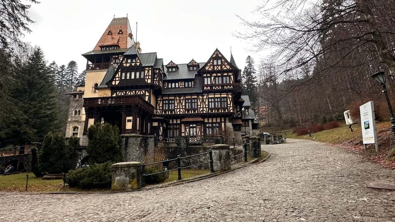Brașov: Bran, Râșnov, and Peleș Castles Tour with Guide - Lunch Break at a Local Restaurant: The Reset You Need
