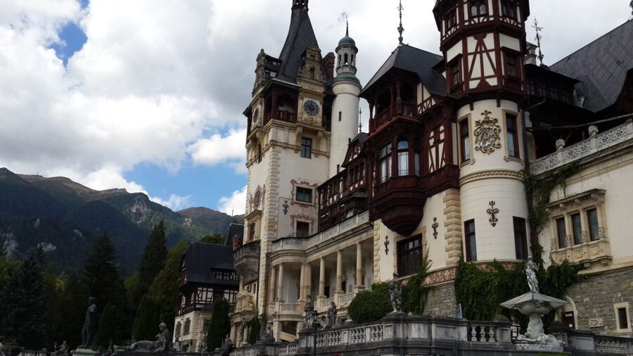 Brasov: Peles Castle, Bran Castle & Rasnov Fortress Day Tour - Small-group Brașov day tour: what 8 hours really means