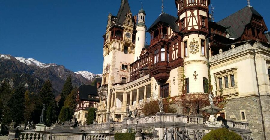 Brasov: Peles Castle, Bran Castle & Rasnov Fortress Day Tour - Bran Castle and the Vlad legend: iconic views, crowded timing