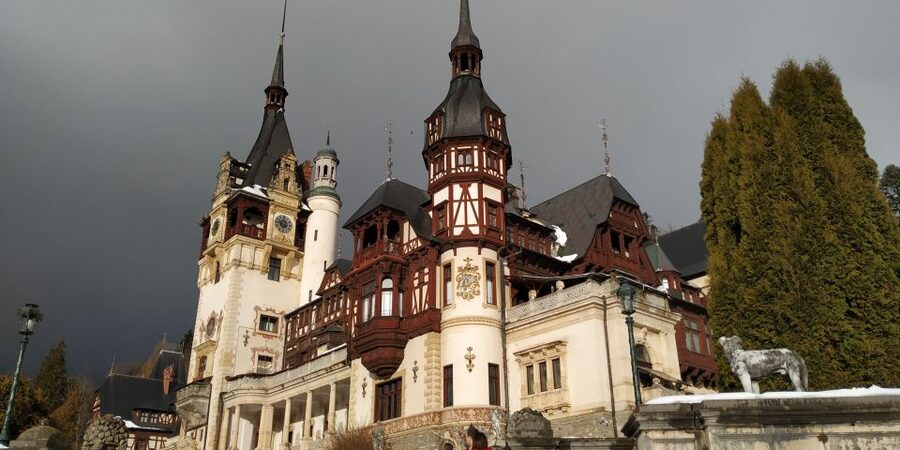 Brasov: Peles Castle, Bran Castle & Rasnov Fortress Day Tour - Food in Bran village: a traditional lunch break that keeps momentum