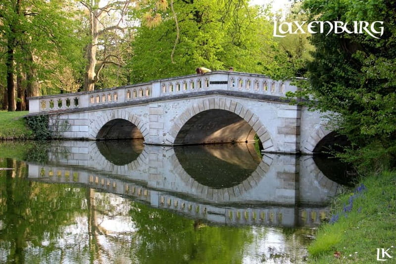 Bratislava: DayTrip: Castles around Vienna +underground lake - Marchfelderhof: a traditional Austrian meal with a twist