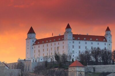 Bratislava walk tour with bonuses and castle 3€ + Tip, kids free - Bratislava Castle gates: the best city-center views first