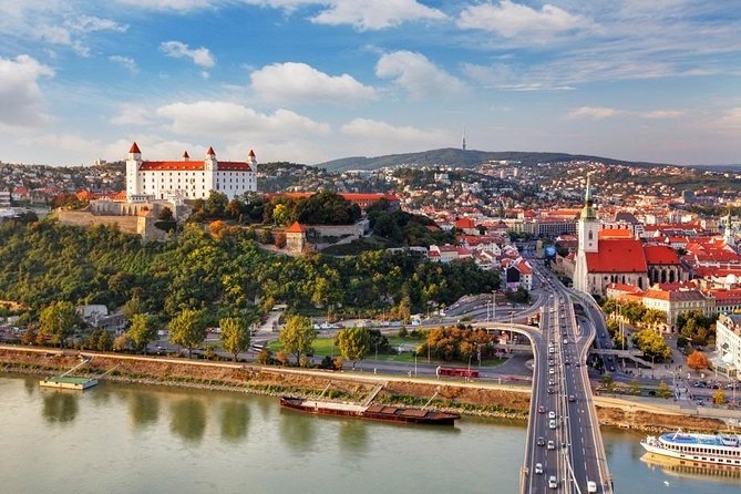 Bratislava walk tour with bonuses and castle 3€ + Tip, kids free - Two statue stops that are quick, famous, and worth the photos