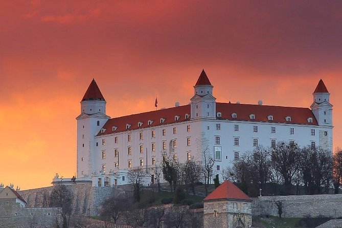 Bratislava walk tour with bonuses and castle 3€ + Tip, kids free - Bratislava Castle gates: the best city-center views first