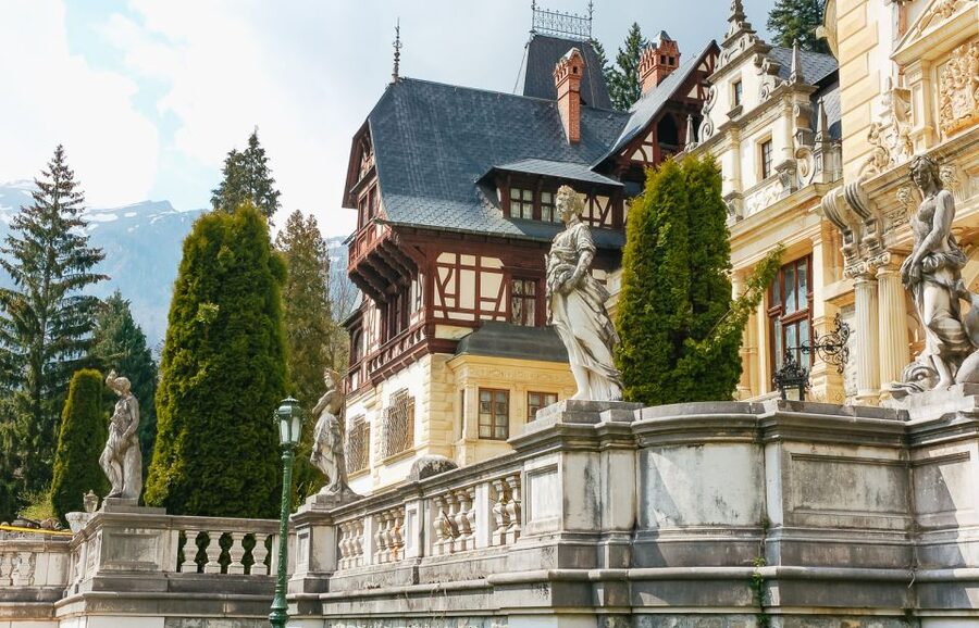 Bucharest: Bran & Peles Castle with Rasnov Citadel Day Trip - Bran Castle and the Dracula connection: stone labyrinths on a 60-meter rock
