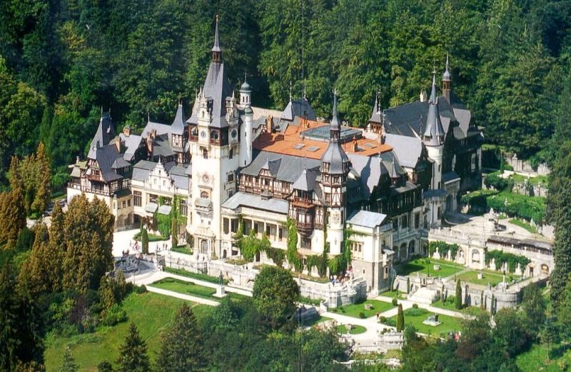 Bucharest: Bran & Peles Castle with Rasnov Citadel Day Trip - Pickup in Bucharest and the drive through Prahova Valley