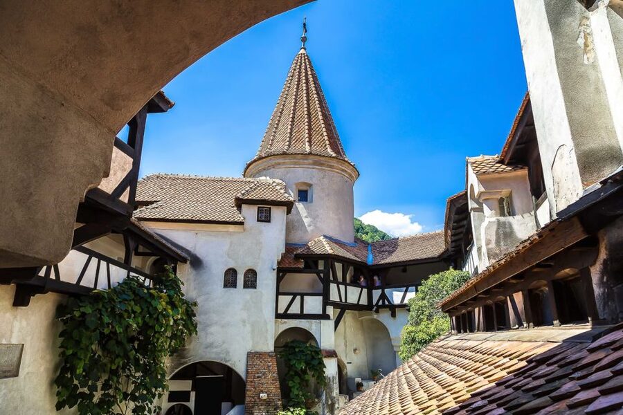Bucharest: Day Trip to Dracula Castle, Peles Castle & Brașov - Brașov Old Town: Medieval Streets Without the Castle-Only Mentality