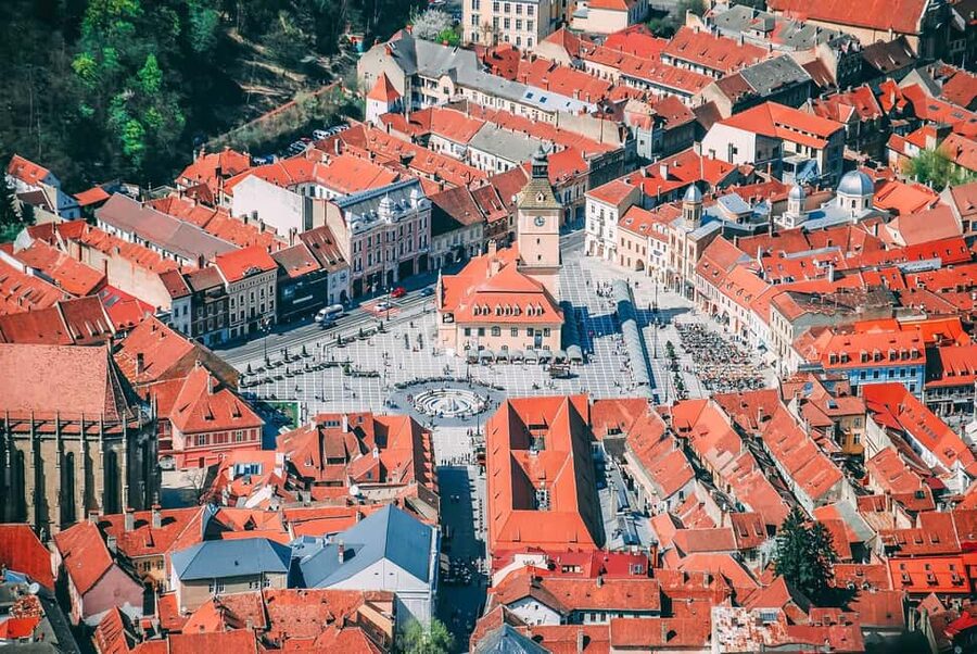 Bucharest : Dracula Castle, Peleș Castle & Brașov Day Trip - Brașov Old Town: a medieval walking day that balances the castle drama
