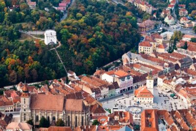 Bucharest: Dracula Castle, Peles Castle & Brasov Guided Tour - Inside Peleș Castle: royal design with real time to see it
