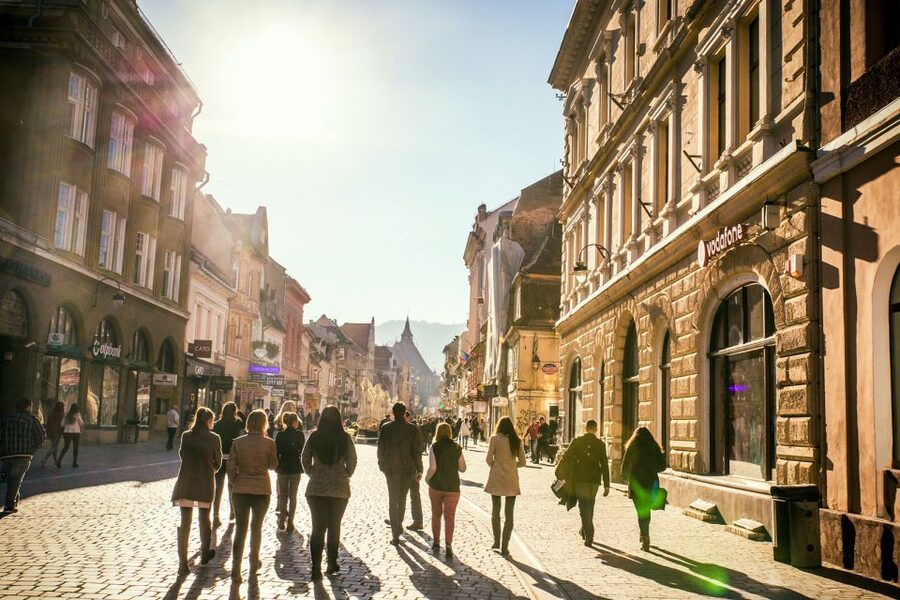 Bucharest: Dracula Castle, Peles Castle & Brasov Old Town - Brașov Old Town: Using Your Free Time Like a Local