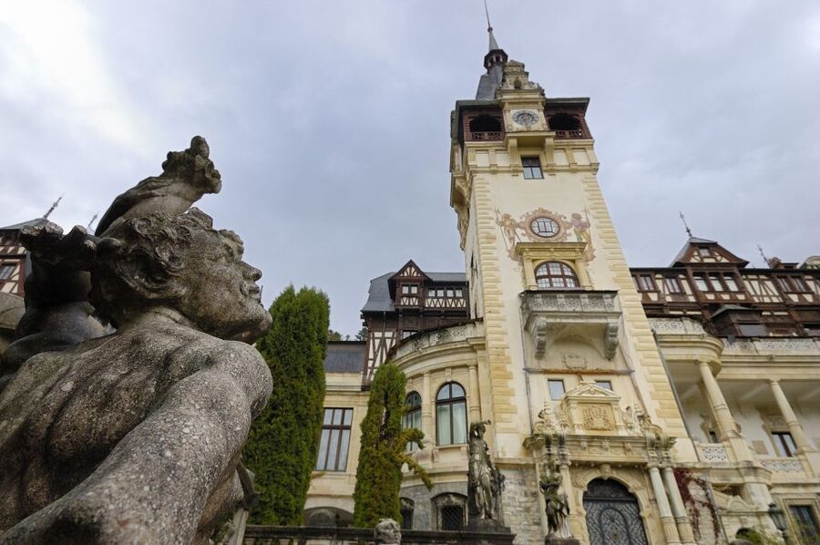 Bucharest: Dracula Castle, Peles Castle & Brasov Old Town - Peleș Castle in Sinaia: Royal German Renaissance, Plus Time to Roam
