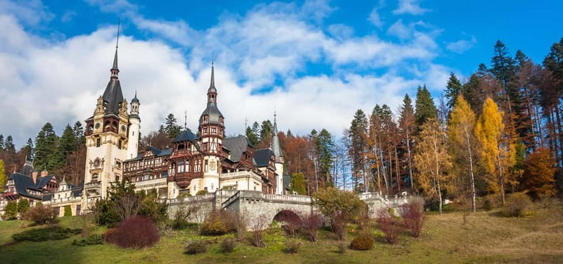 Bucharest: Dracula's Castle, Peleș Castle & Brașov Day Trip - Peleș Castle: Royal Summer Palace (Not Just a Pretty Building)