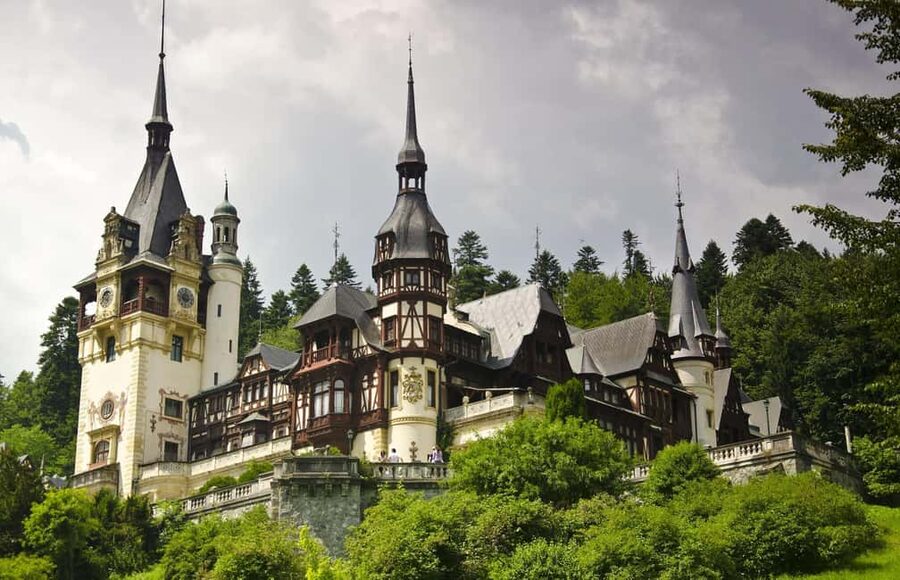 Bucharest: Peles Castle, Bran Castle & Brașov Day Tour - Bucharest to the Carpathians: early pickup and a long, efficient day