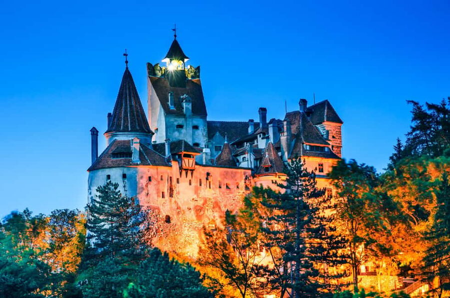 Bucharest: Peles Castle, Bran Castle & Brașov Day Tour - Bran Castle and the Dracula legend: cliffside fortress tour