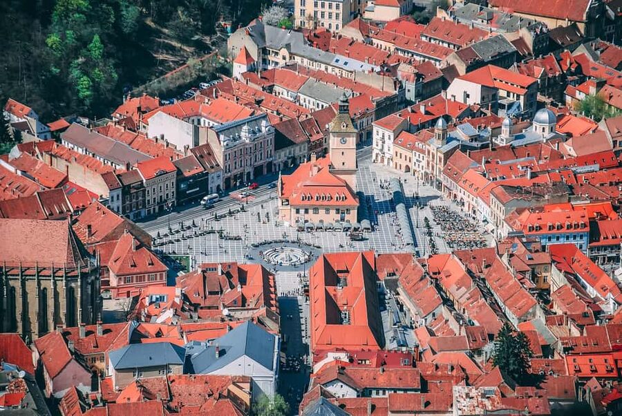 Bucharest: Peles Castle, Bran Castle & Brașov Day Tour - Brașov walking tour: cobblestones, Council Square, and the Black Church