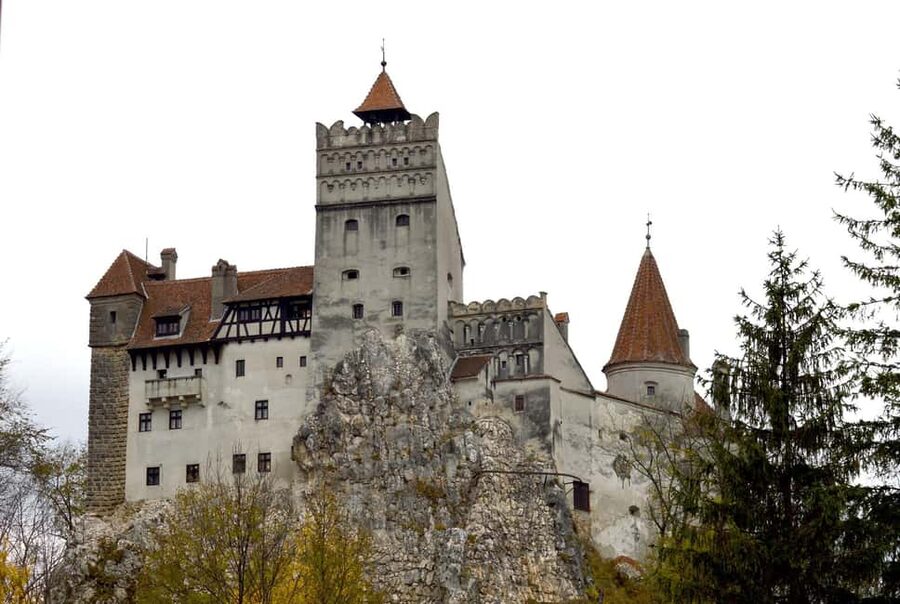 Bucharest: Peles Castle, Bran Castle & Brașov Day Tour - Guides, audio in your phone, and how to make the day smooth