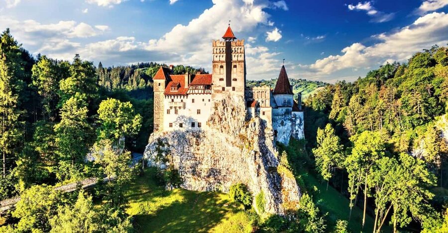 Bucharest: Peles Castle, Bran Castle, & Brasov Old Town Tour - Sinaia and Peles Castle: Royal Rooms Plus a Real Planning Warning