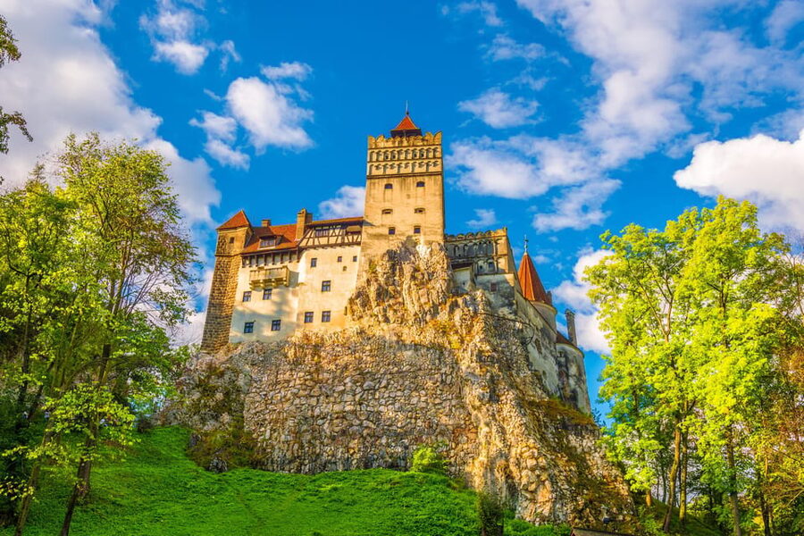 Bucharest: Peles & Dracula's Castle and Brasov Full-Day Trip - Long-day route from Bucharest to the Carpathians