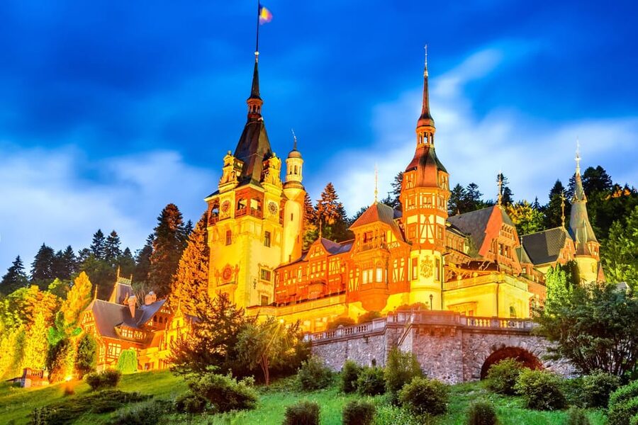 Bucharest: Peles & Dracula's Castle and Brasov Full-Day Trip - Peleș Castle: royal rooms with a guided lens