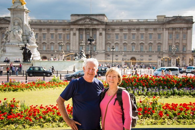 Buckingham Palace & Afternoon Tea Sightseeing Tour with PG Tips - Afternoon tea and the tea-bus format at a glance