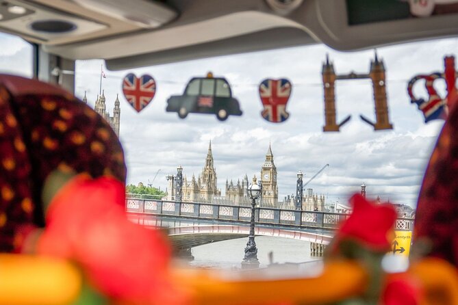 Buckingham Palace & Afternoon Tea Sightseeing Tour with PG Tips - The afternoon tea details (and the prosecco question)