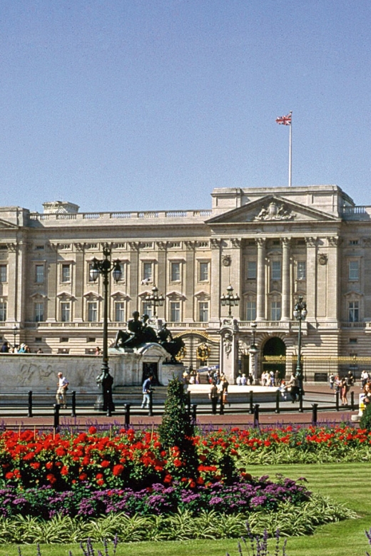 Buckingham Palace and Stonehenge Tour - Rules and etiquette that can catch you off guard